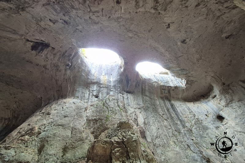 Prohodna Cave, τα «Μάτια του Θεού» στη Βουλγαρία, εντυπωσιακό σπήλαιο σε πεζοπορική εξόρμηση με την Wanderlust Outdoor Activities