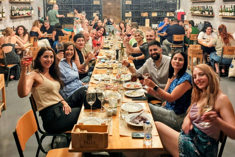 Βραδιά γευσιγνωσίας στο Paleo Wine Store, στον Πειραιά – παρέα, χαμόγελα και το κρασί στο κέντρο της εμπειρίας