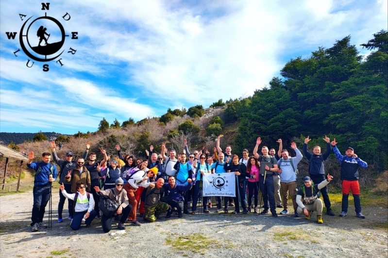 Group photo during the Mikri and Megali Houni hike on Mount Parnitha with Wanderlust Outdoor Activities & Travel