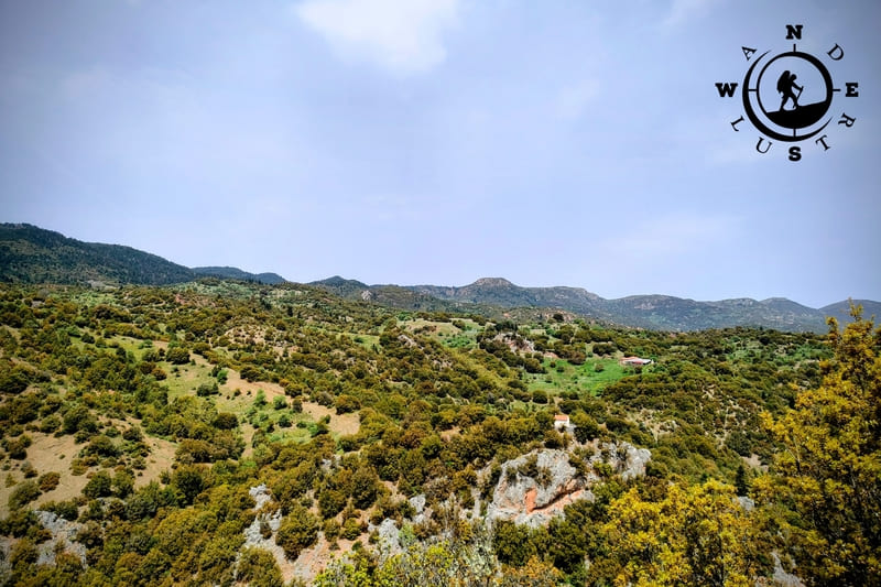 Πανοραμικό τοπίο στο Μαίναλο Αρκαδίας στην Πελοπόννησο κατά την πεζοπορία Βυτίνα Νυμφασία