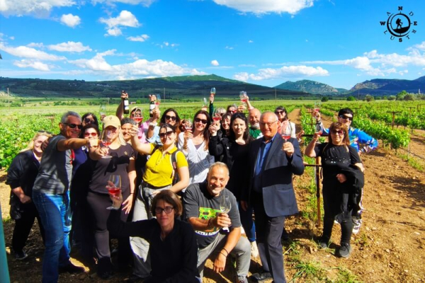 Οινοτουριστική εμπειρία στον αμπελώνα της Νεμέας με γευσιγνωσία κρασιού στο Οινοποιείο Ζαχαριά