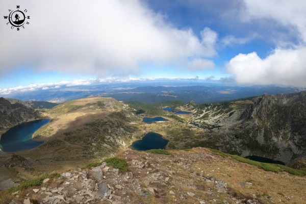 Panoramic view of the Seven Rila Lakes in Bulgaria, αλπικό τοπίο σε πεζοπορικό ταξίδι με την Wanderlust Outdoor Activities